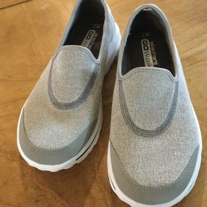 Skechers Go Walk shoes. Size 7W. NWOT